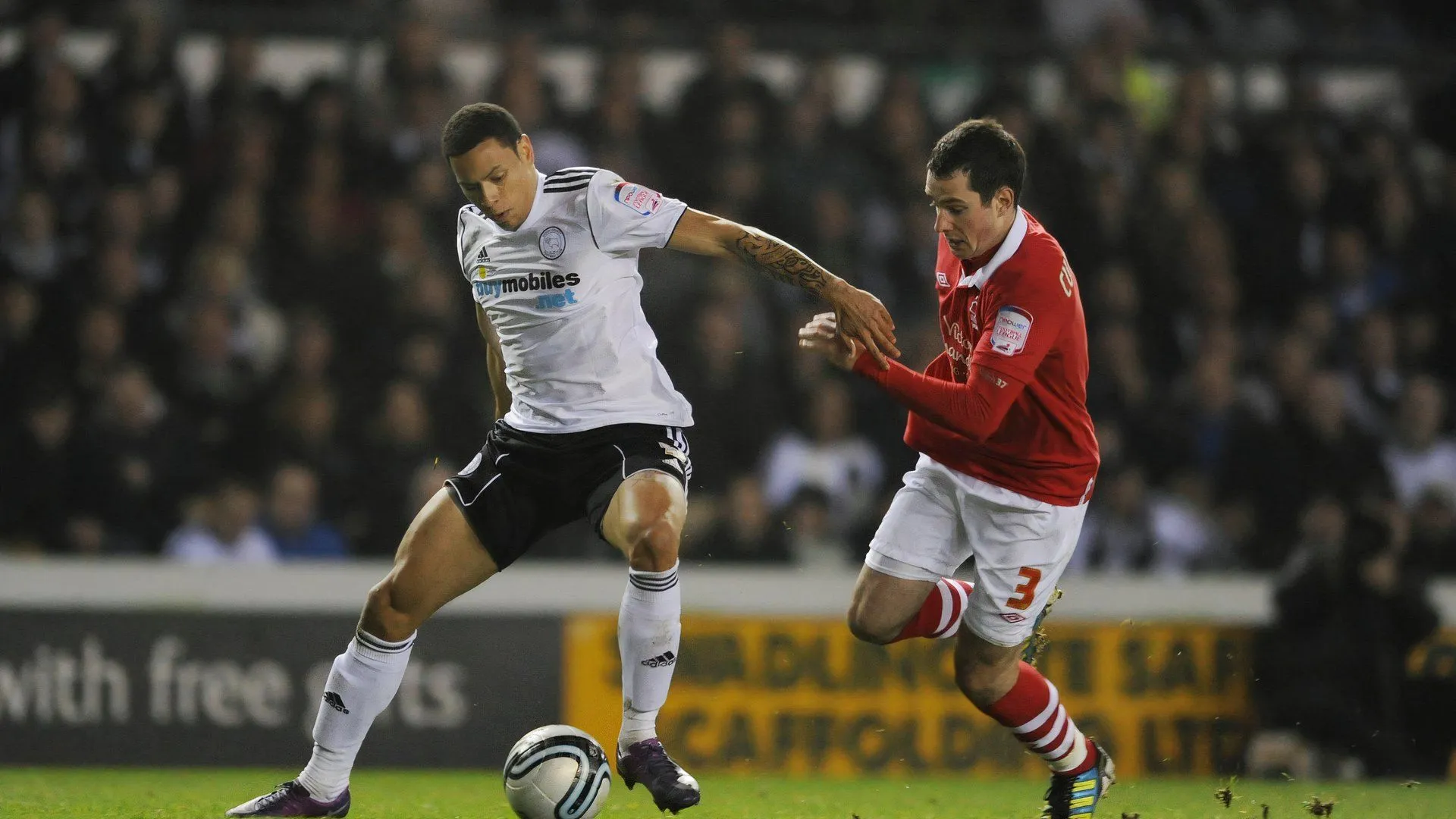 Nathan Tyson thi đấu cho Derby County sau vụ chuyển nhượng đầy tranh cãi từ Nottingham Forest
