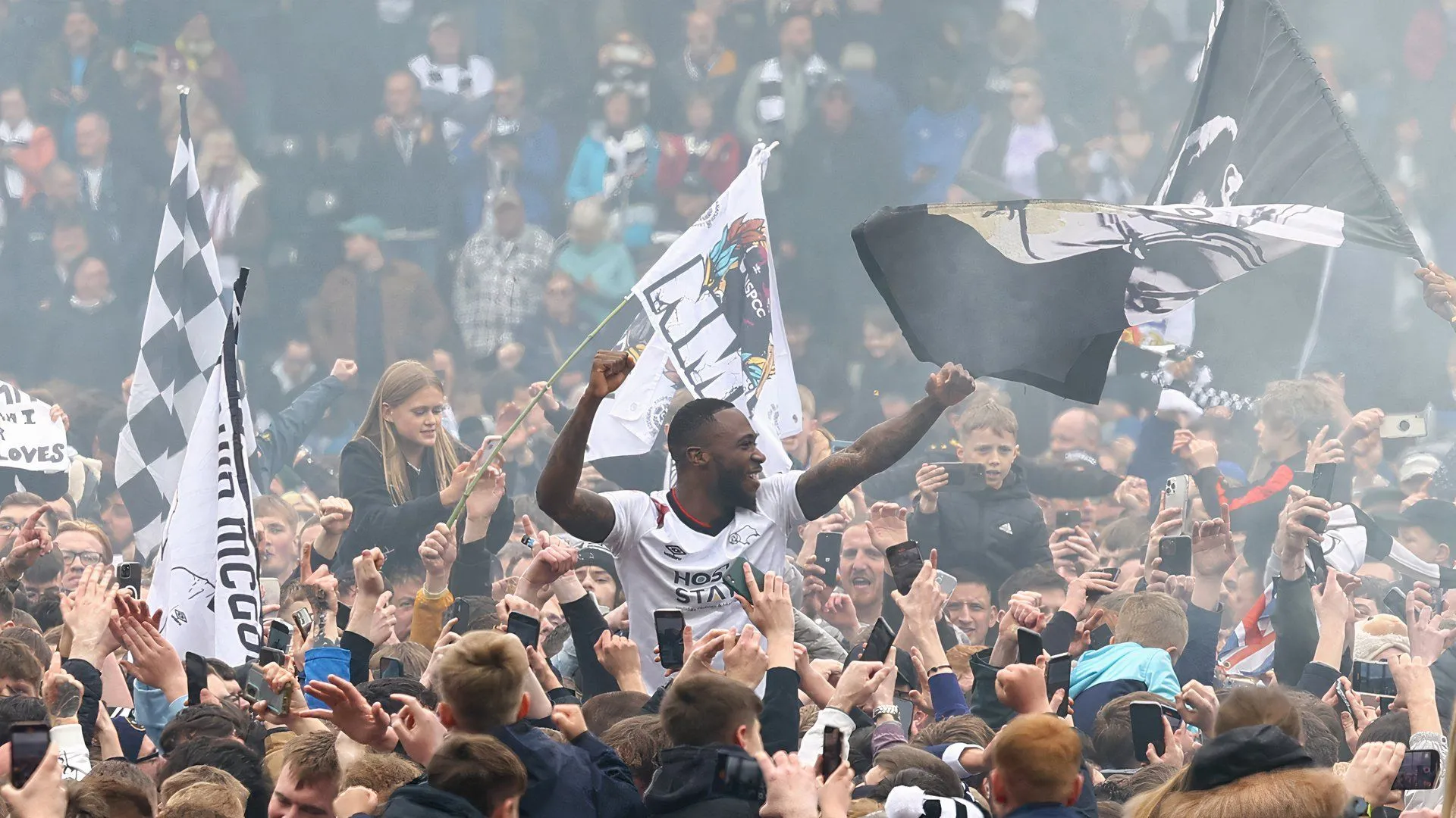 Tiền vệ cánh Corey Blackett-Taylor của Derby County trong một trận đấu, người có thể tìm bến đỗ mới mùa hè này.