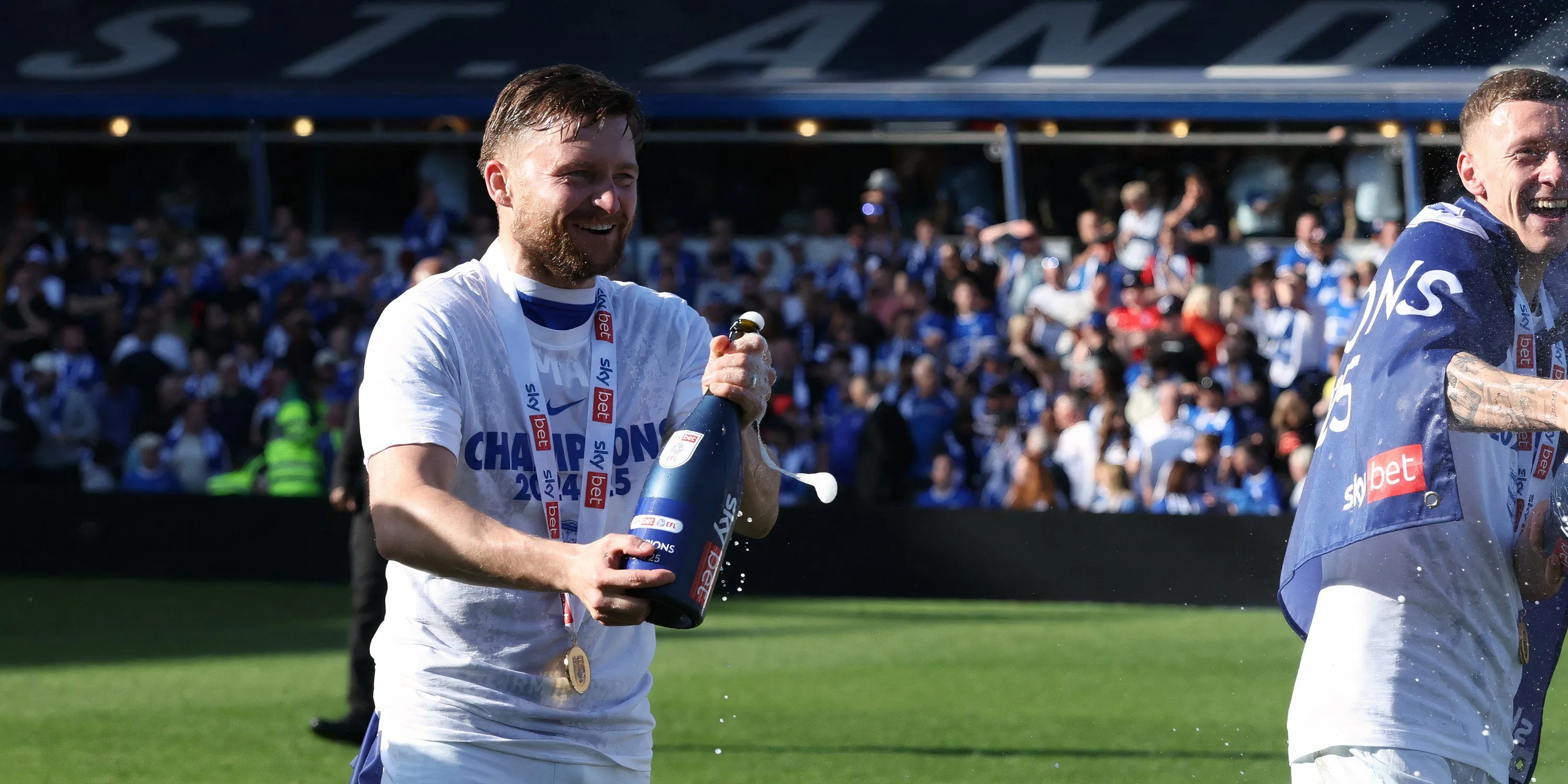 Alfie May, cựu tiền đạo của Birmingham City, đang có phong độ ấn tượng tại Huddersfield Town sau khi rời Blues