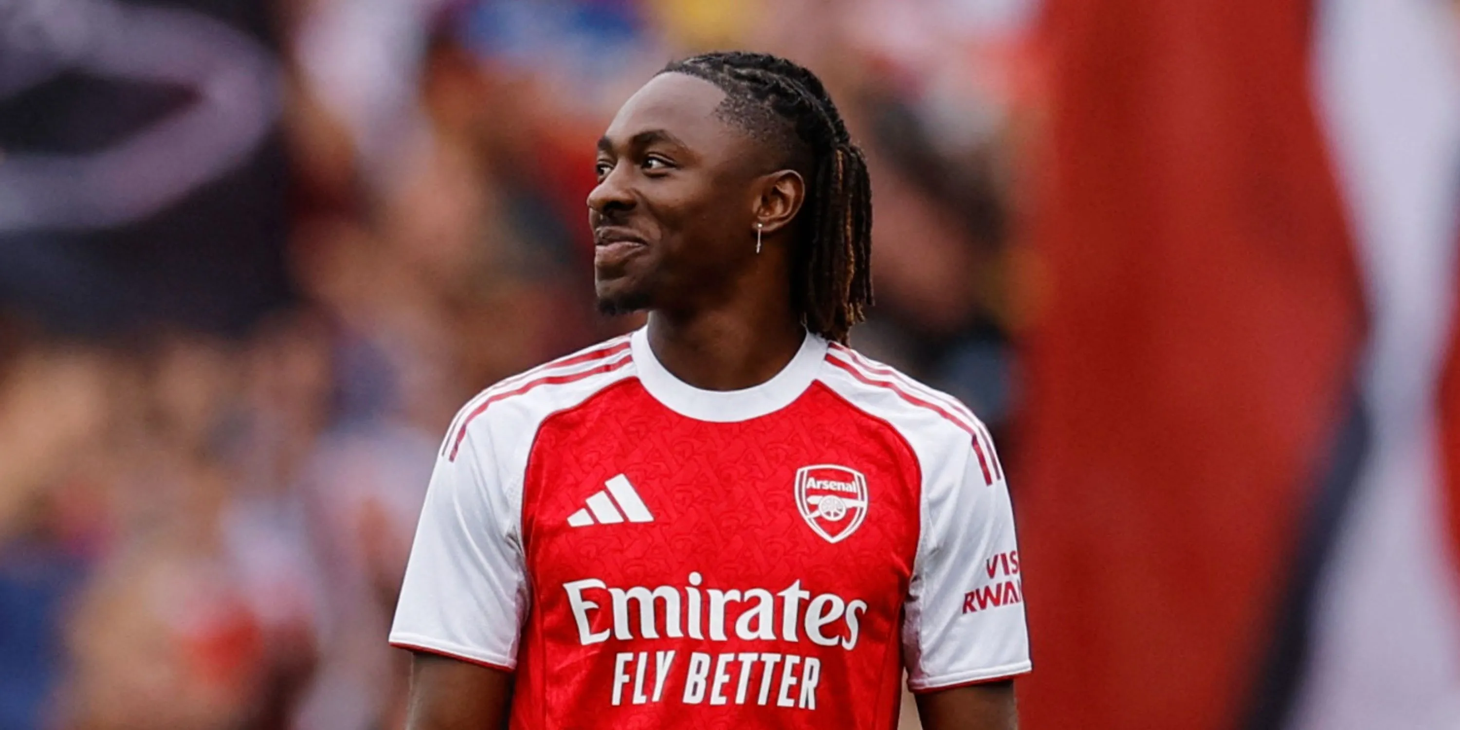 Eberechi Eze (áo đỏ) thi đấu năng nổ ở Premier League cho Arsenal