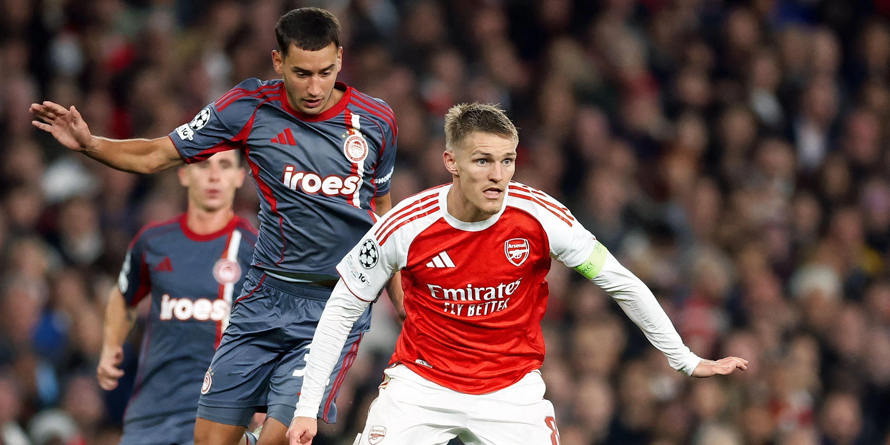 Aaron Ramsey ăn mừng bàn thắng cho Arsenal