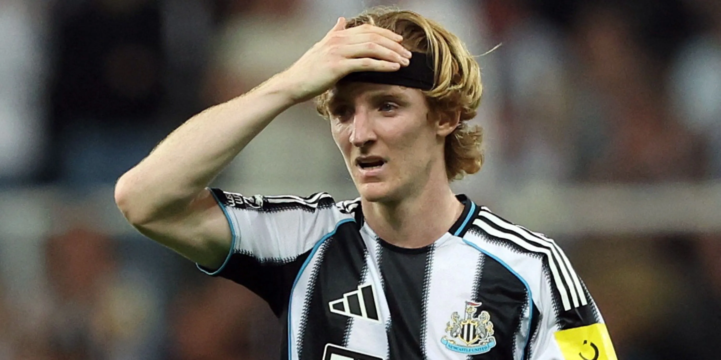 Anthony Gordon ăn mừng bàn thắng trong màu áo Newcastle