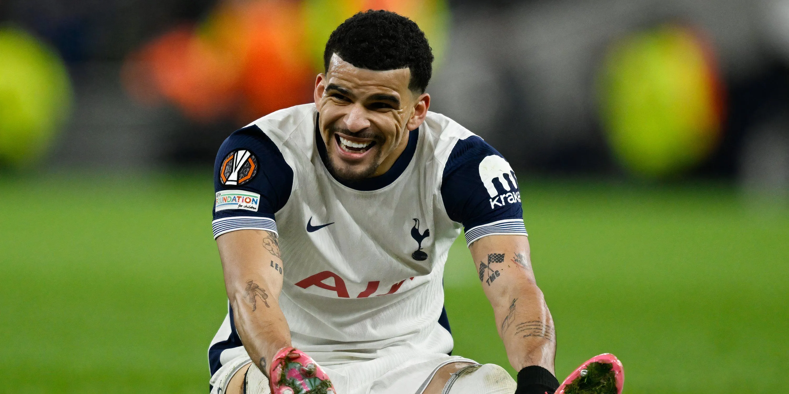 Dominic Solanke trong màu áo Tottenham, bản hợp đồng kỷ lục gây tranh cãi