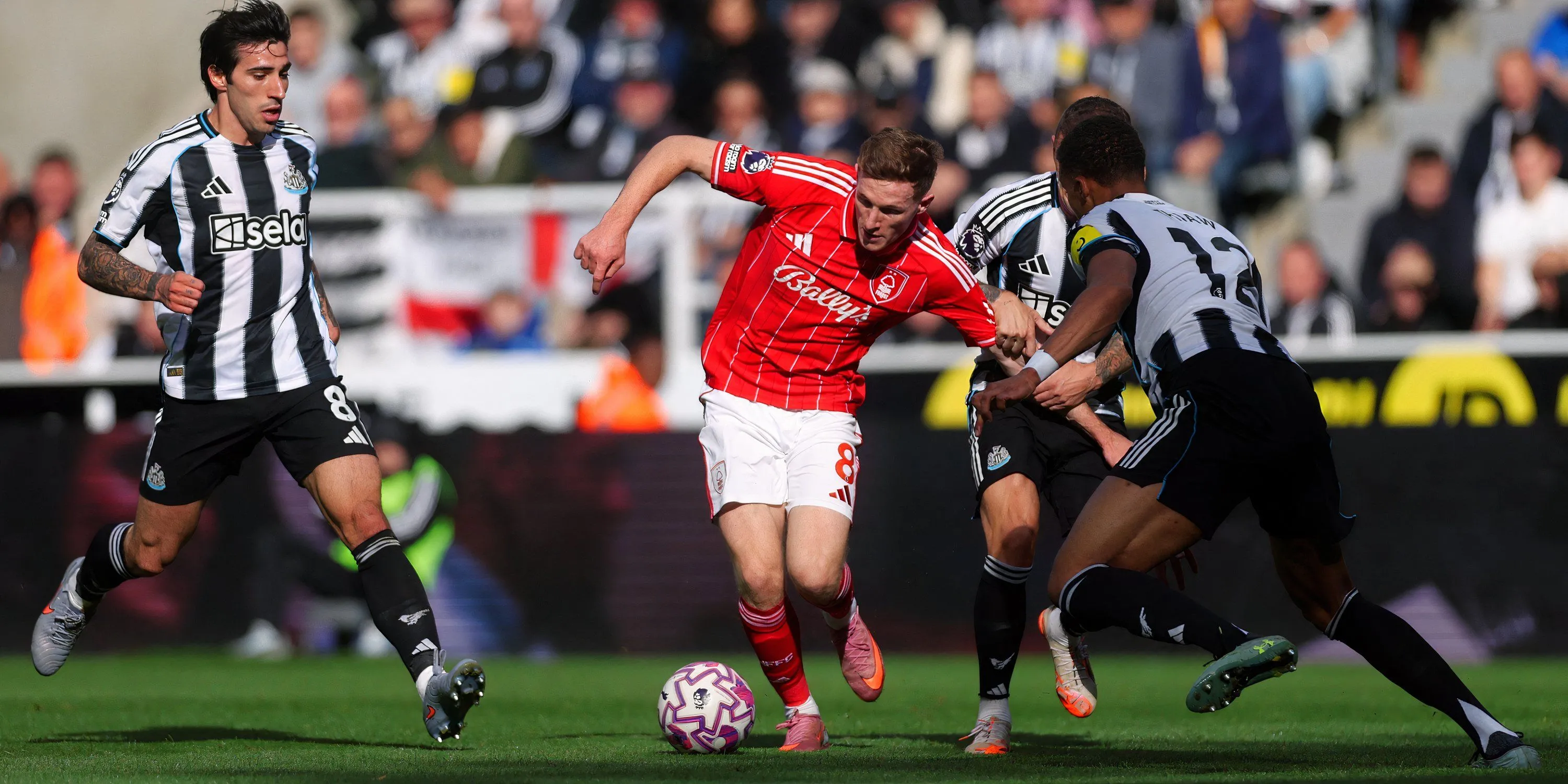 Elliot Anderson khoác áo Nottingham Forest — mục tiêu chuyển nhượng Newcastle trị giá 55 triệu bảng