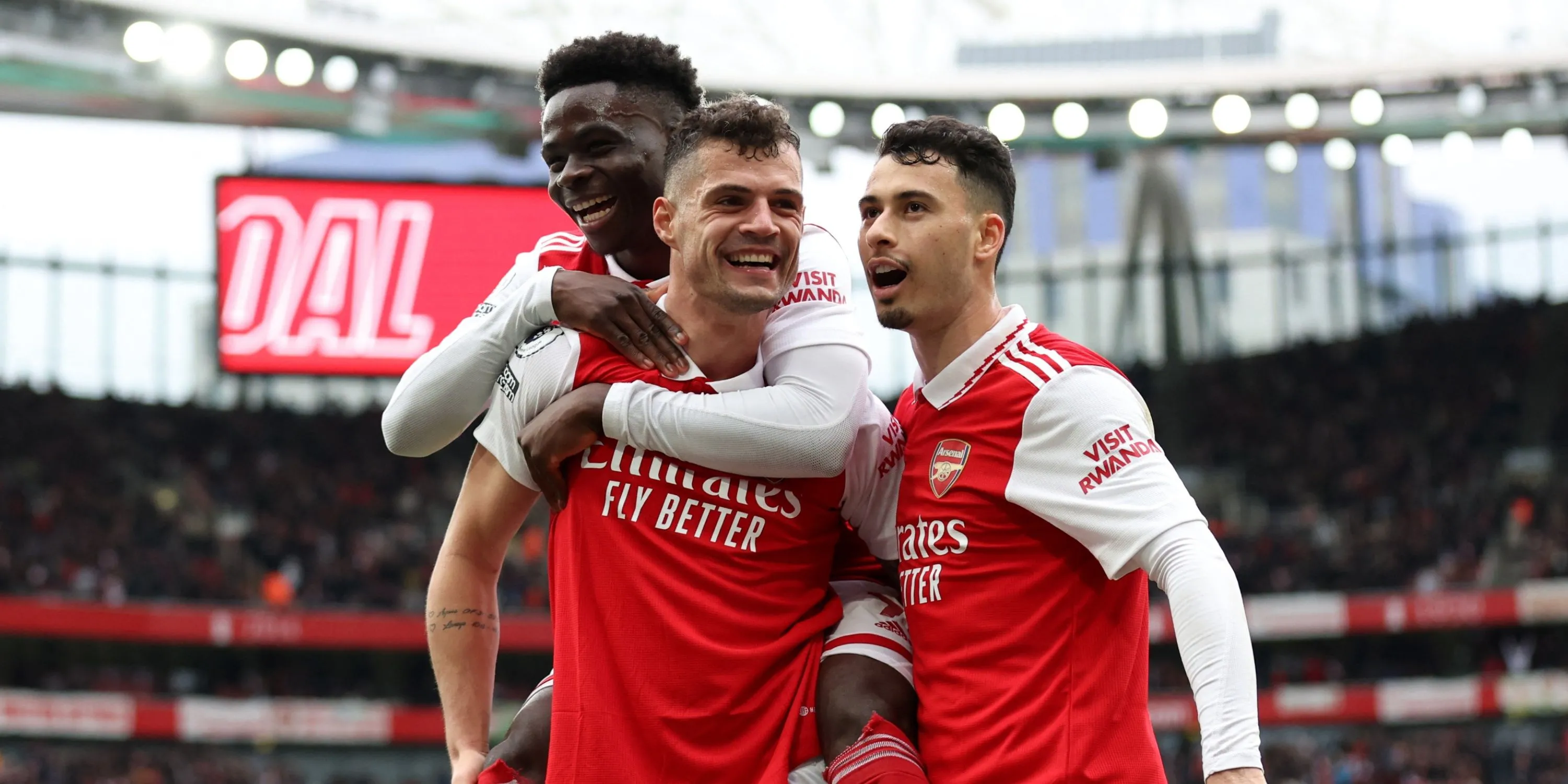 Granit Xhaka - ký ức và so sánh với tuyến giữa hiện tại của Arsenal