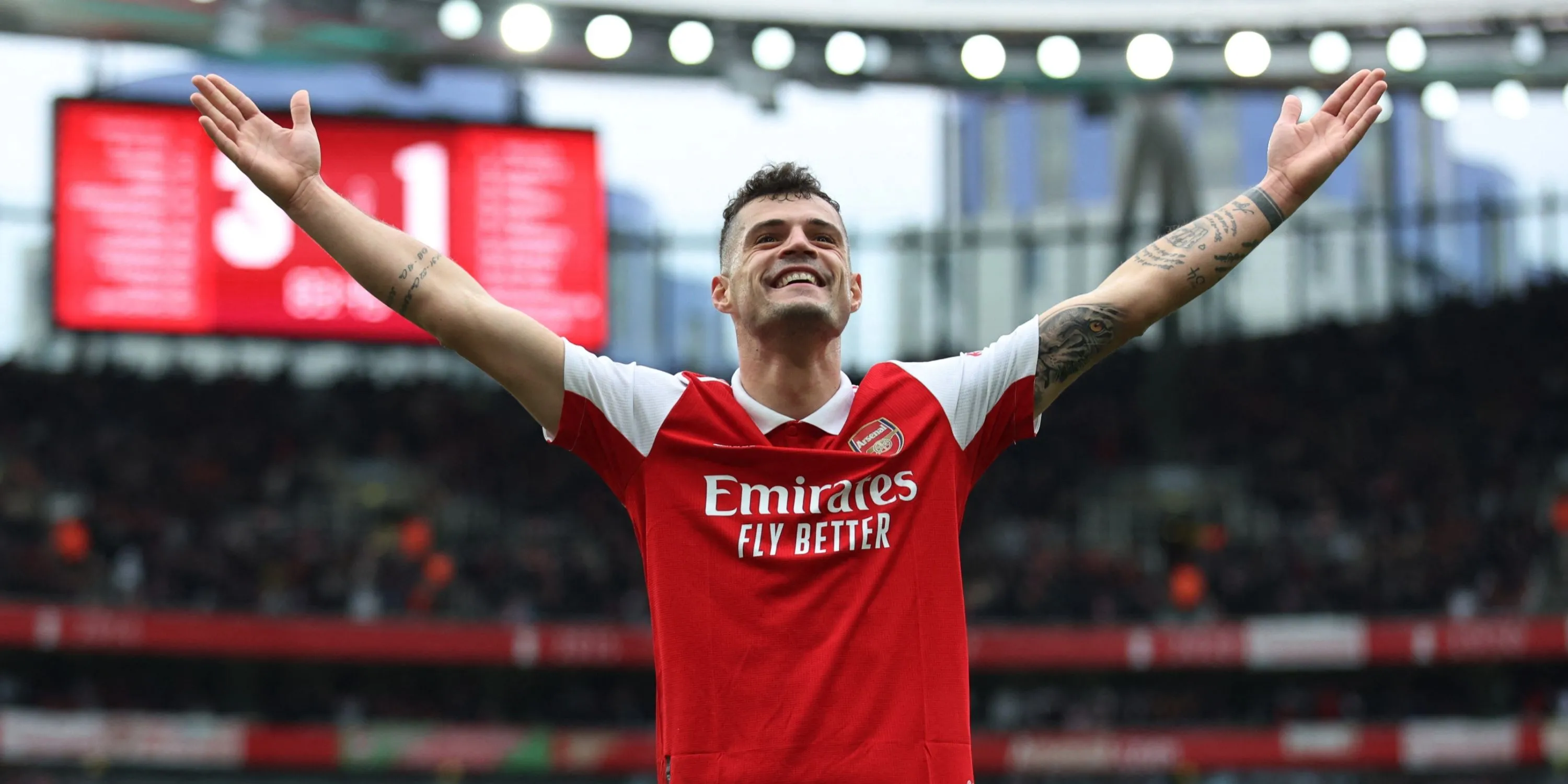 Granit Xhaka thi đấu cho Arsenal trước đây và so sánh với Zubimendi