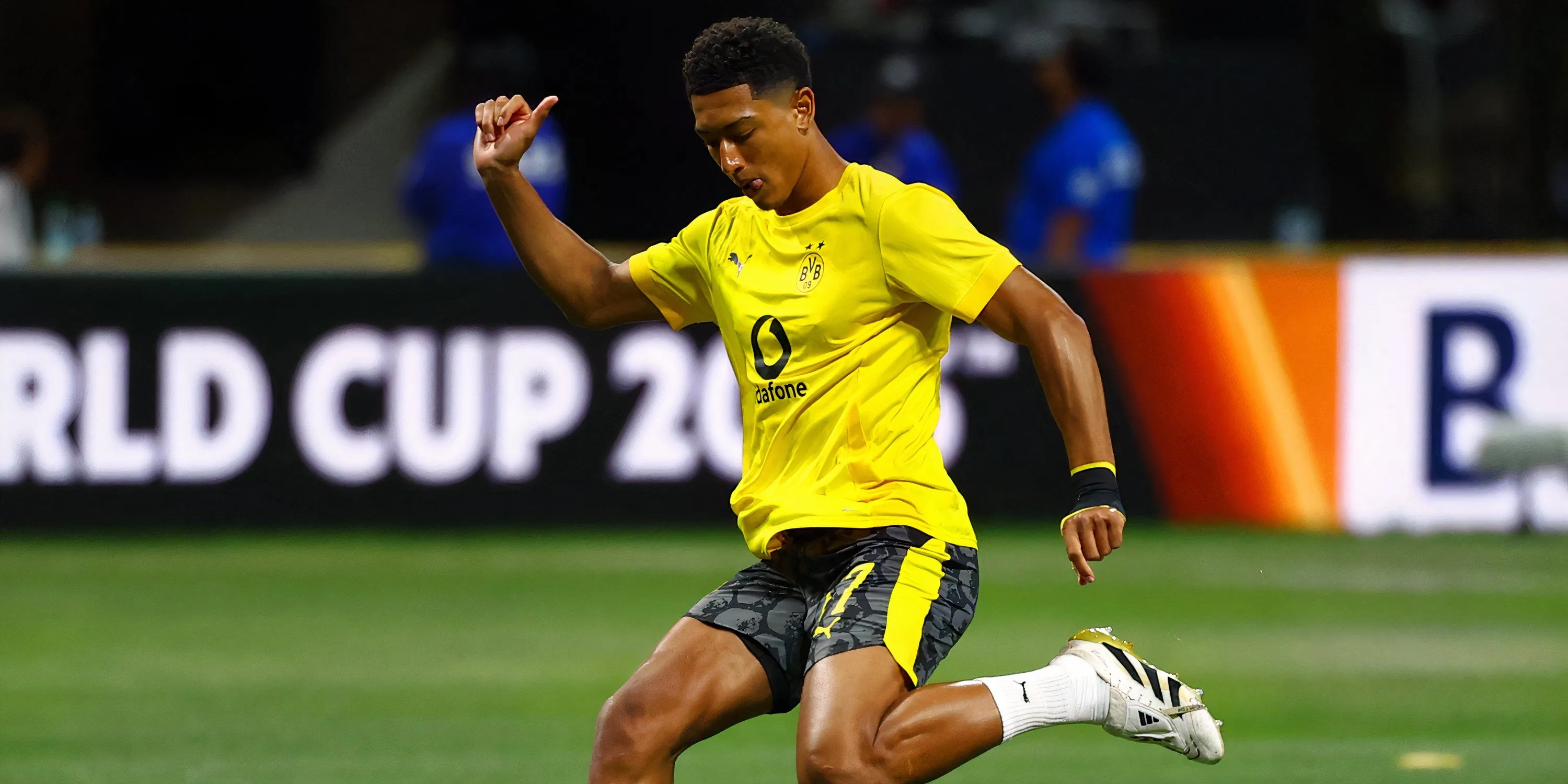 Jobe Bellingham trong màu áo Dortmund