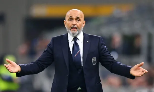 Luciano Spalletti trong buổi tiếp xúc với lãnh đạo Juventus tại Turin