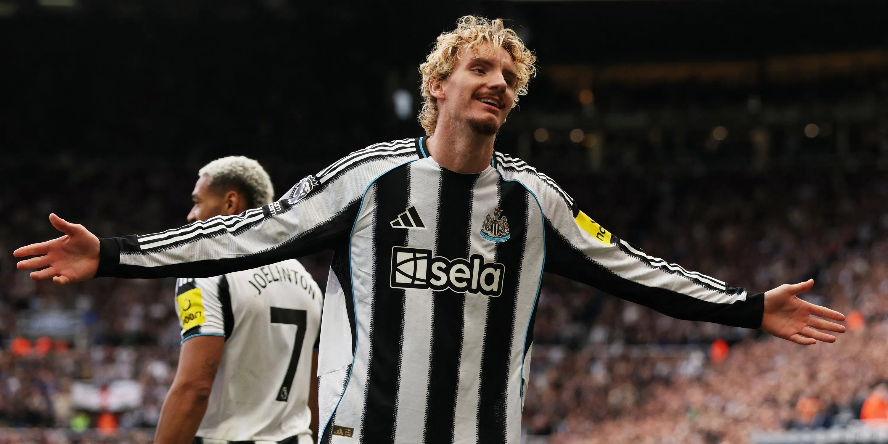Nick Woltemade ăn mừng bàn thắng cho Newcastle