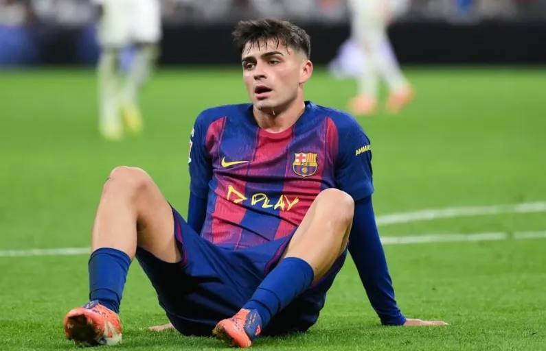 Pedri bị treo giò sẽ vắng mặt trong trận gặp Elche, tạo lỗ hổng tuyến giữa cho Barcelona.