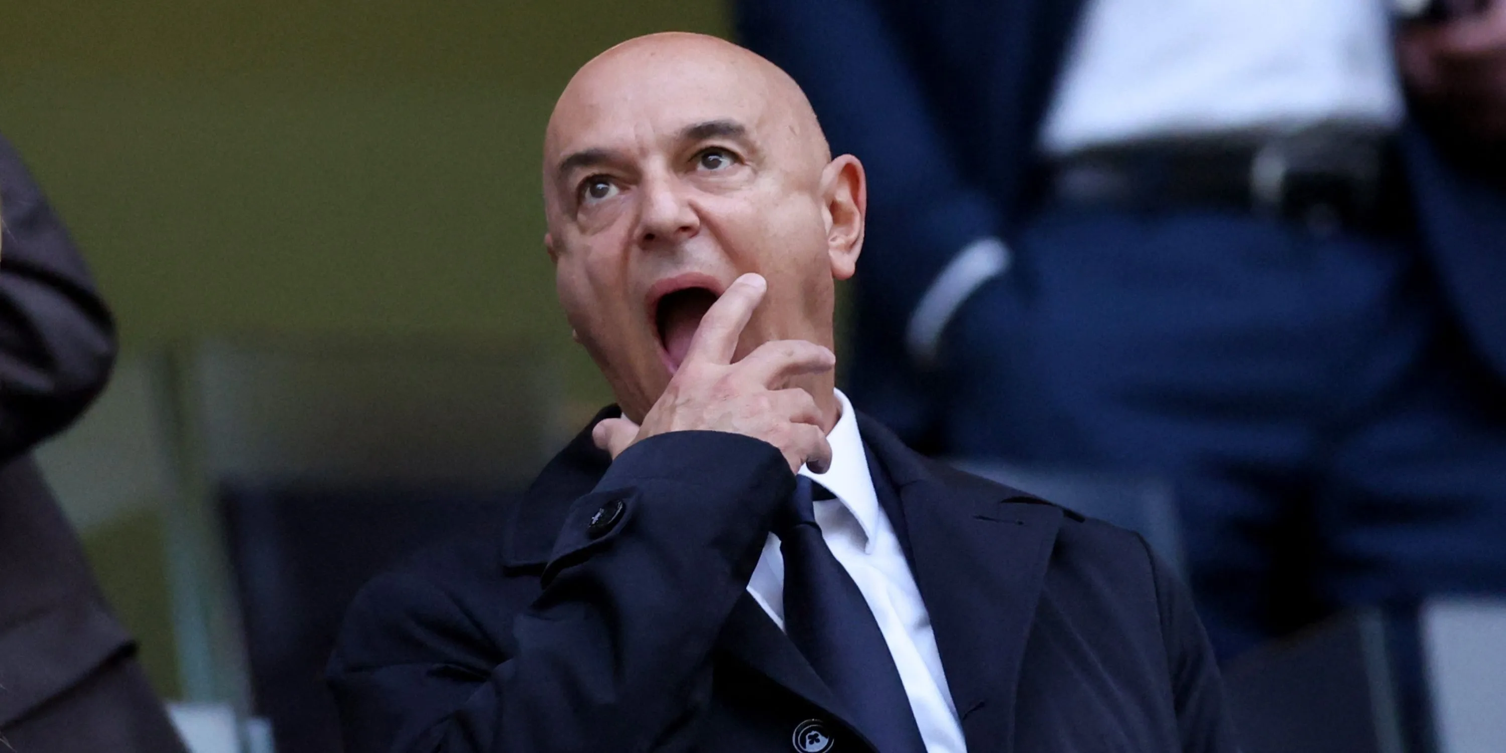 Peter Charrington cùng dàn lãnh đạo mới của Tottenham tại trụ sở CLB