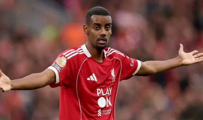 Isak có duyên với mành lưới West Ham.