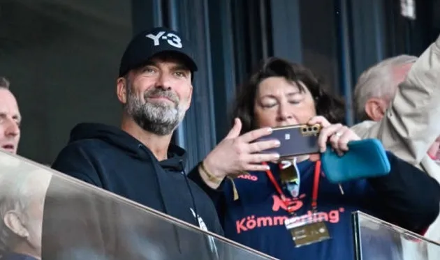 Klopp từng đối diện với áp lực tương tự Slot lúc này