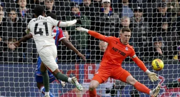 Alt text: Estevao tỏa sáng trước Palace